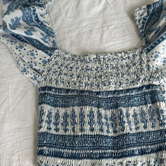 blue & white floral zara long sleeve - Picture 2 of 3